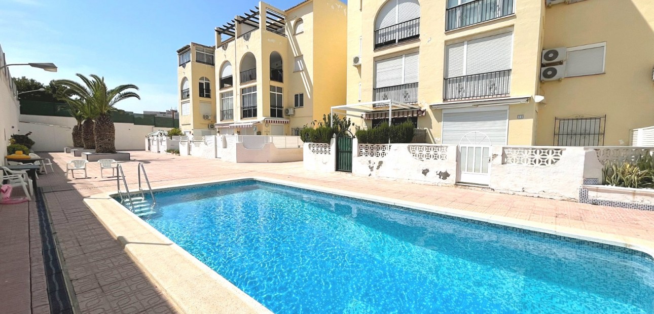 Sale - Apartment / flat -
Torrevieja - La Mata