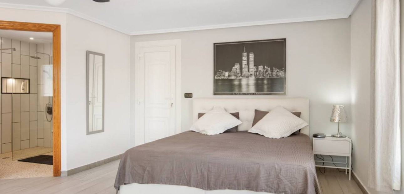 Venta - Finca / Country Property -
Catral