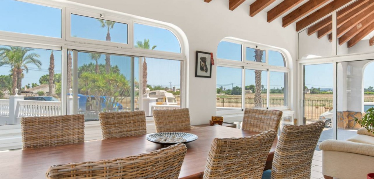 Venta - Finca / Country Property -
Catral