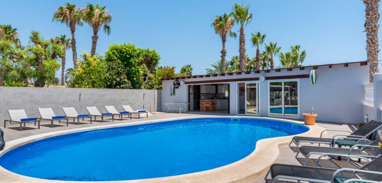 Venta - Finca / Country Property -
Catral