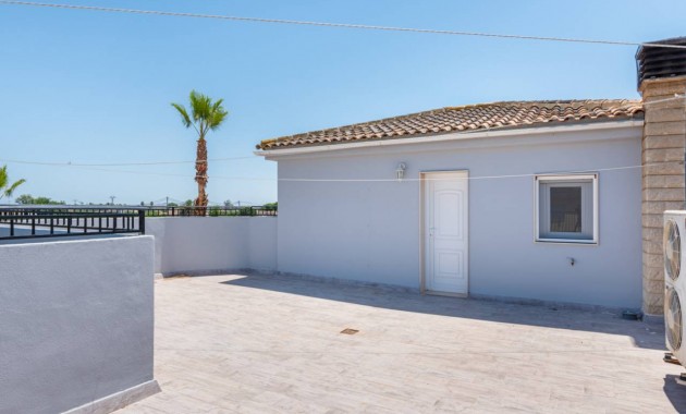 Venta - Finca / Country Property -
Catral