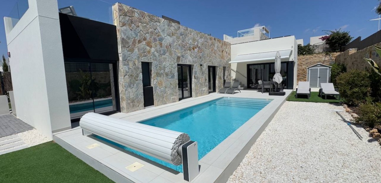 Sale - Villa -
Algorfa - La Finca Golf Resort