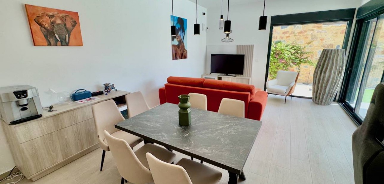 Sale - Villa -
Algorfa - La Finca Golf Resort