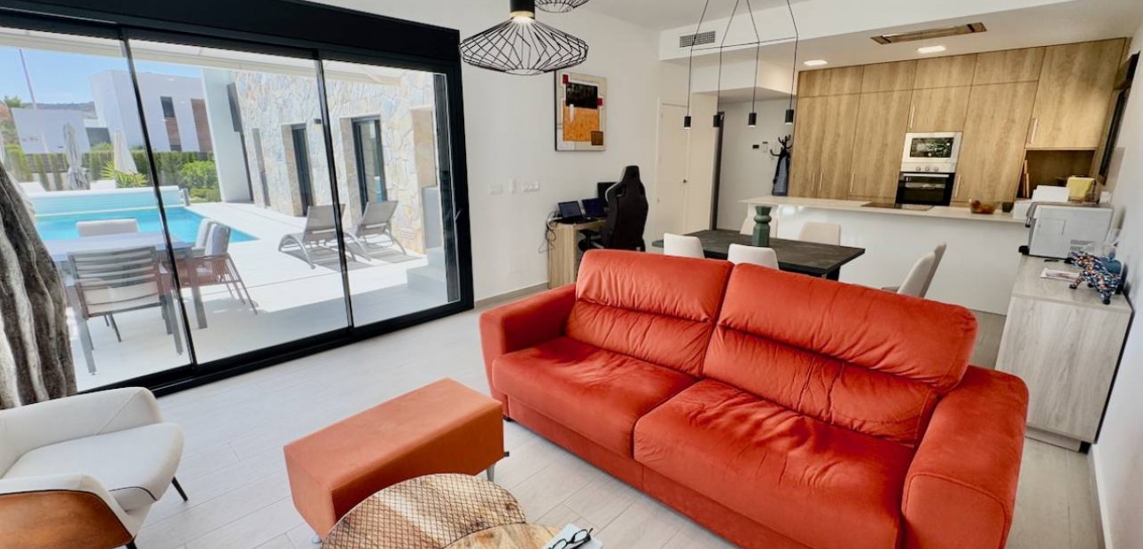Sale - Villa -
Algorfa - La Finca Golf Resort
