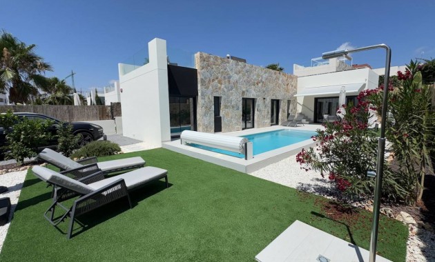 Sale - Villa -
Algorfa - La Finca Golf Resort