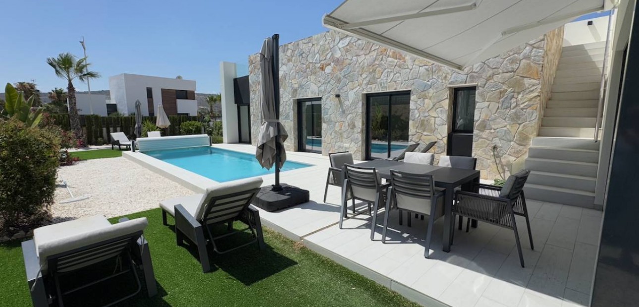 Sale - Villa -
Algorfa - La Finca Golf Resort