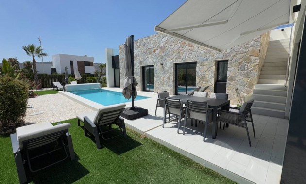Sale - Villa -
Algorfa - La Finca Golf Resort