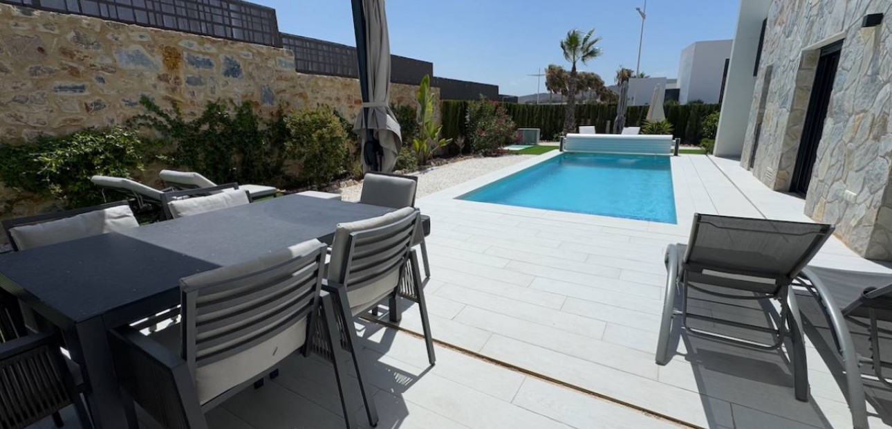 Sale - Villa -
Algorfa - La Finca Golf Resort
