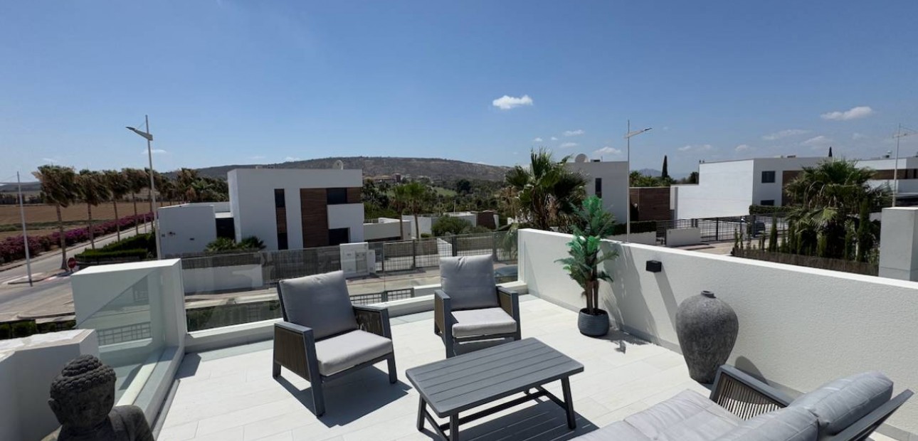 Sale - Villa -
Algorfa - La Finca Golf Resort