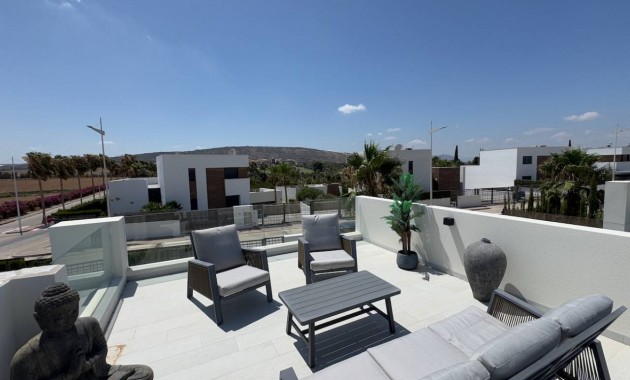 Sale - Villa -
Algorfa - La Finca Golf Resort