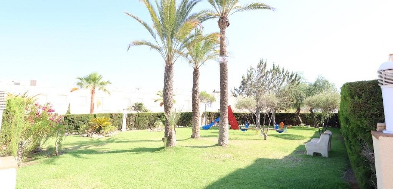 Sale - Terraced house -
Orihuela Costa - Agua Marina