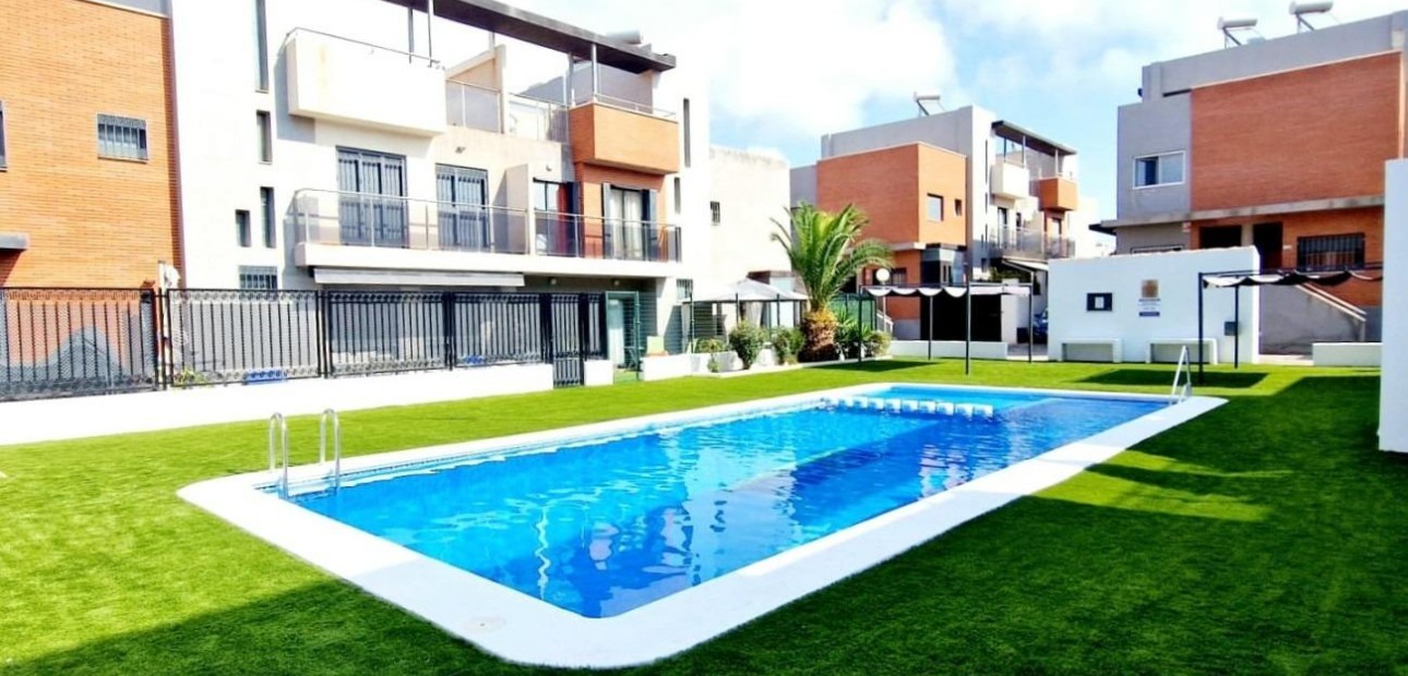 Herverkoop - Villa -
Torrevieja - torrevieja