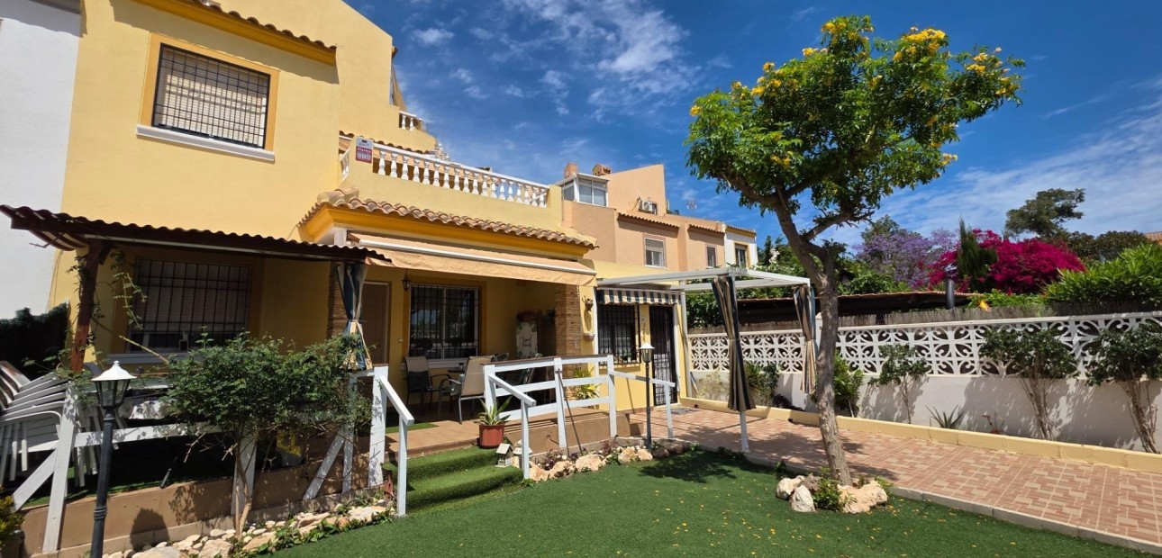 Sale - Villa -
Torrevieja - Playa del cura