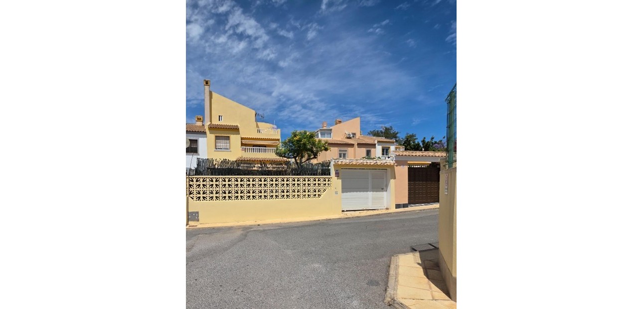 Sale - Villa -
Torrevieja - Playa del cura