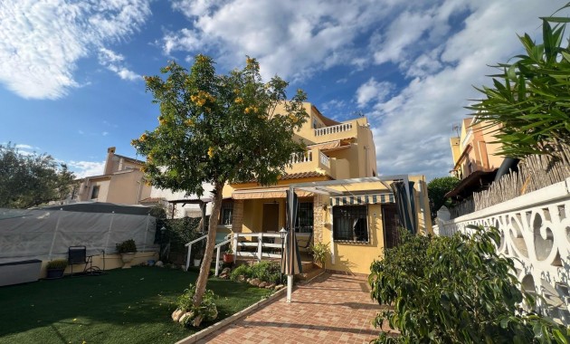 Sale - Villa -
Torrevieja - Playa del cura