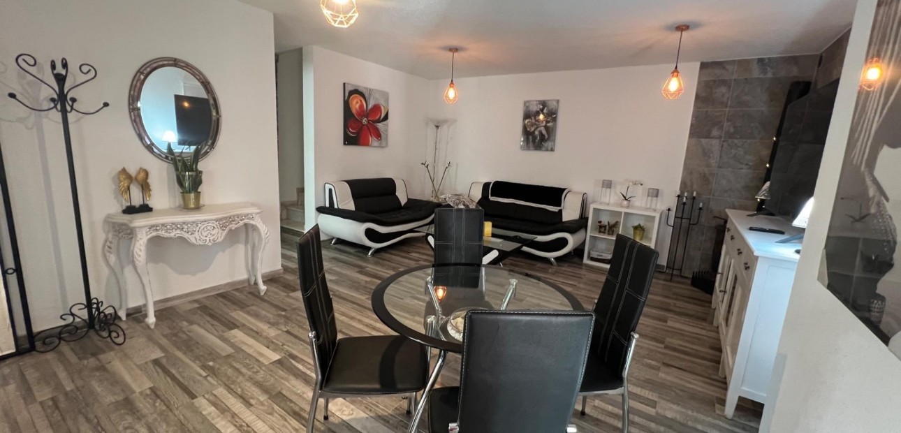 Sale - Villa -
Torrevieja - Playa del cura