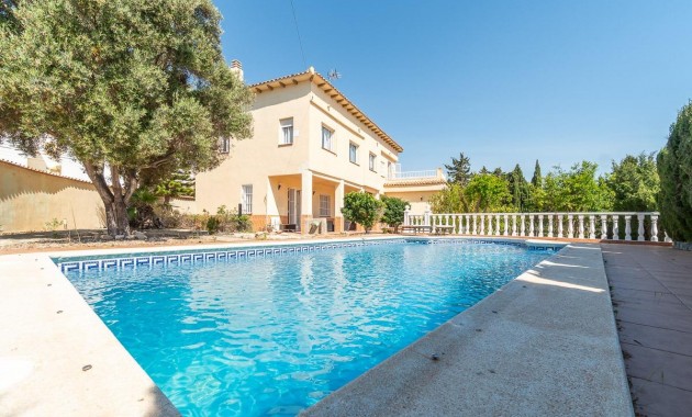 Sale - Villa -
Torrevieja - La Mata