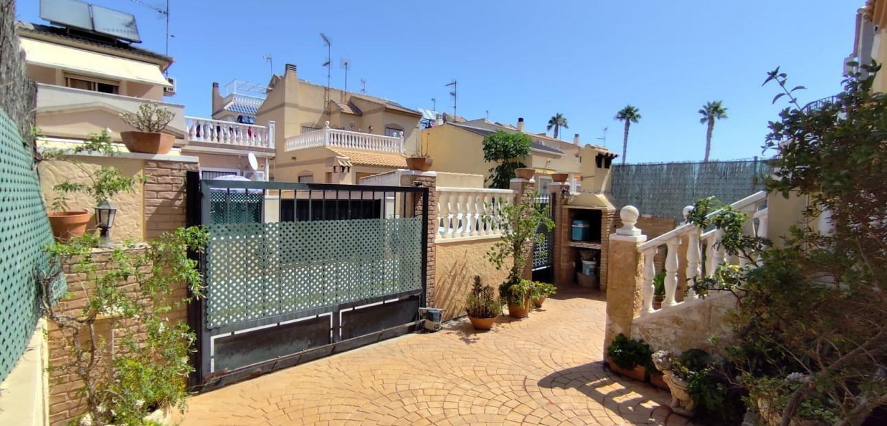 Herverkoop - Villa -
Torrevieja - Aguas nuevas 2