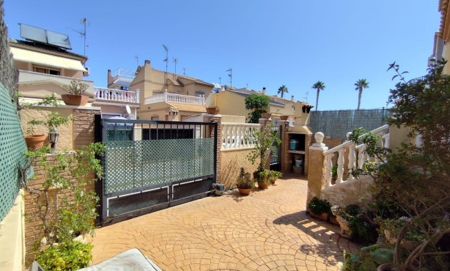 Herverkoop - Villa -
Torrevieja - Aguas nuevas 2