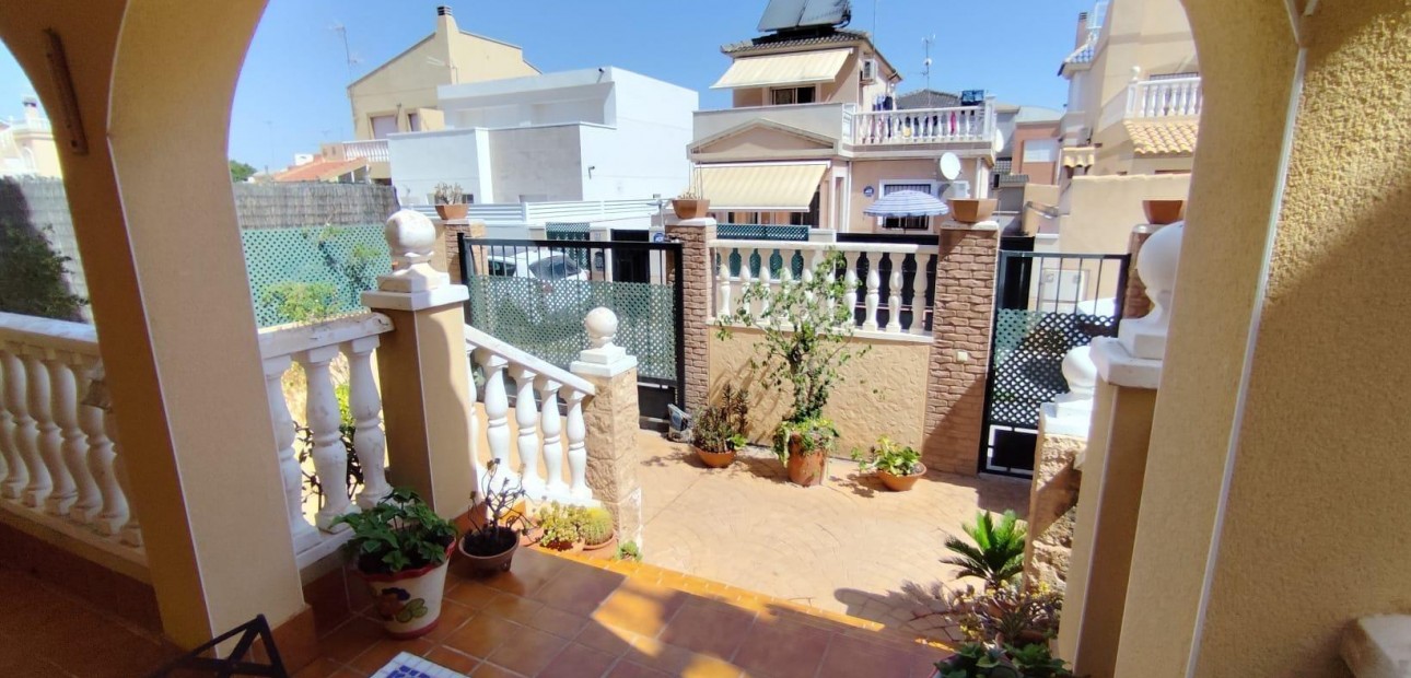 Herverkoop - Villa -
Torrevieja - Aguas nuevas 2