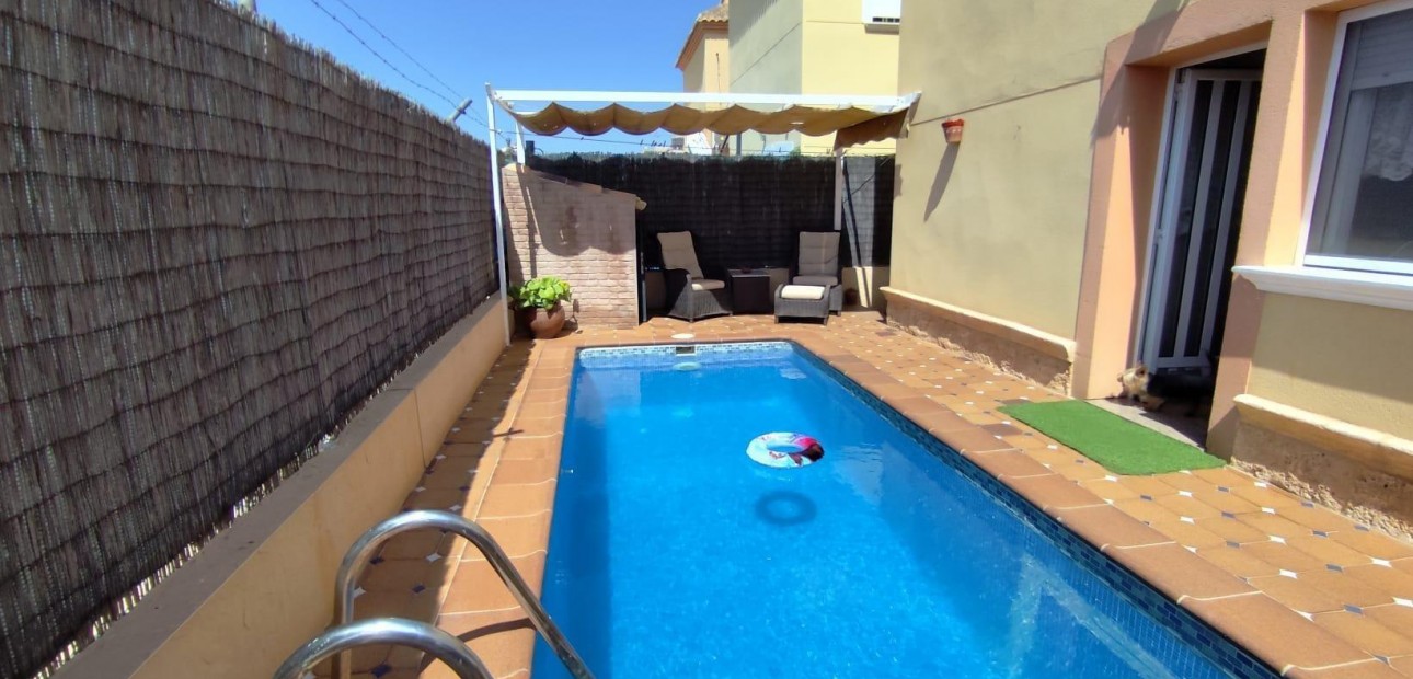 Herverkoop - Villa -
Torrevieja - Aguas nuevas 2