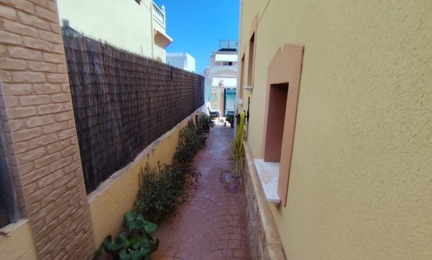 Herverkoop - Villa -
Torrevieja - Aguas nuevas 2