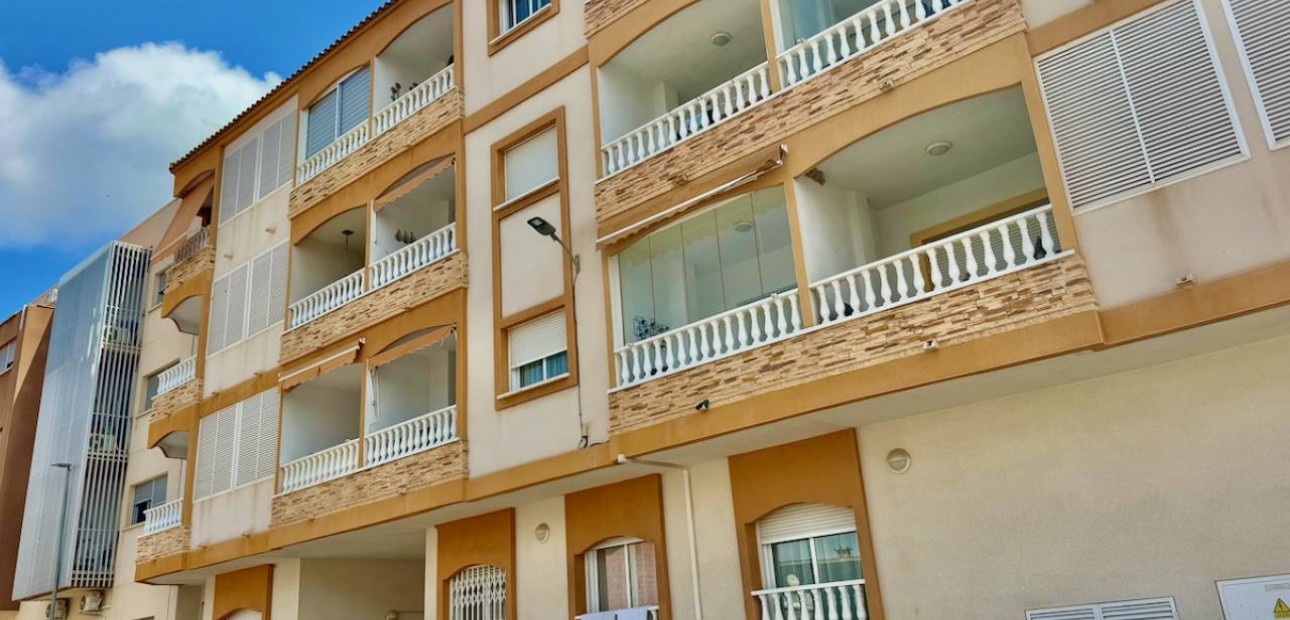 Venta - Apartamento / piso -
Formentera del Segura