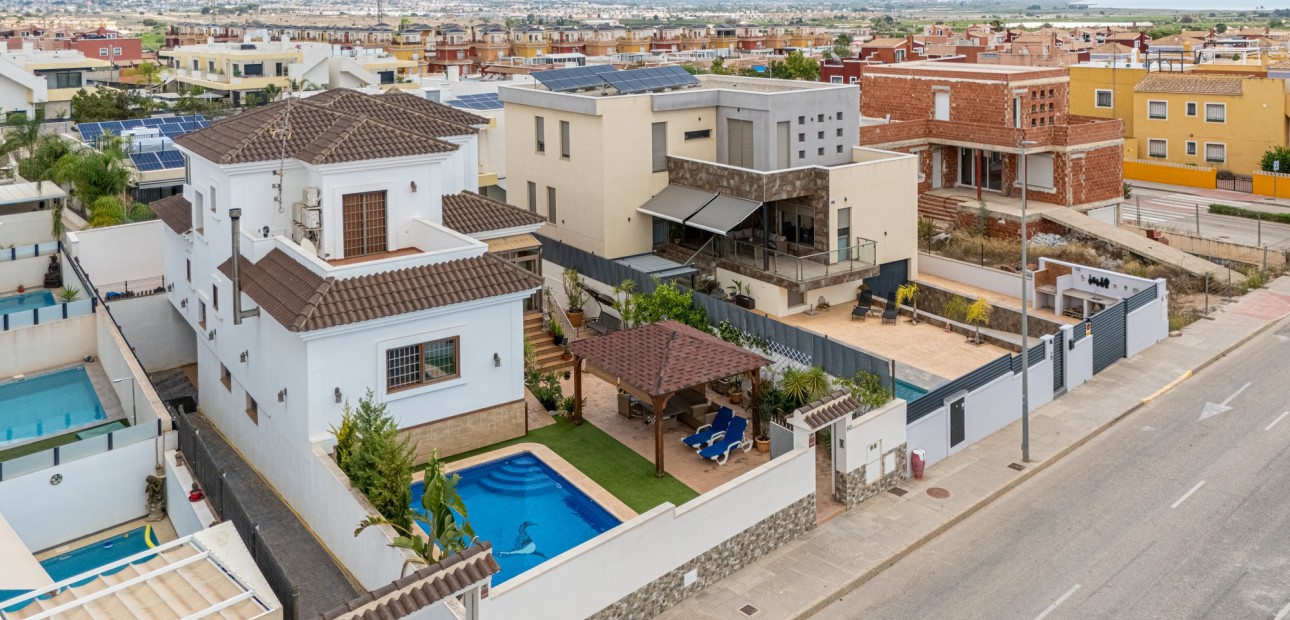 Herverkoop - Detached Villa -
Los Montesinos - La herrada