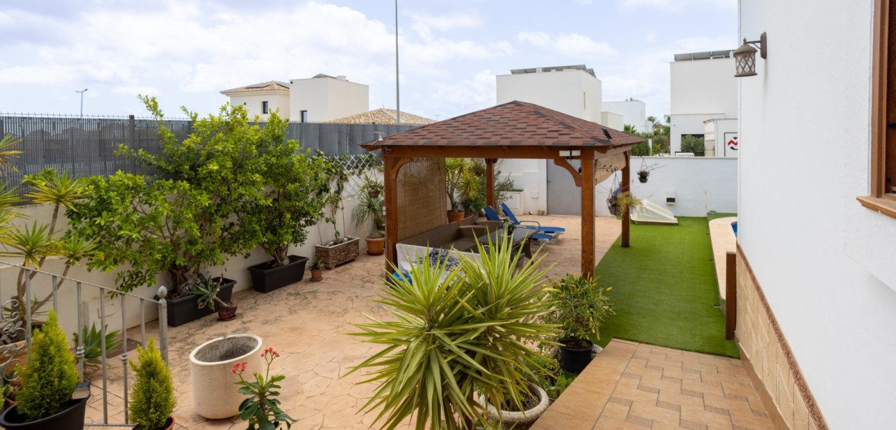 Herverkoop - Detached Villa -
Los Montesinos - La herrada