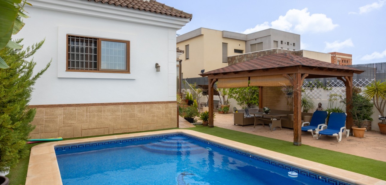 Herverkoop - Detached Villa -
Los Montesinos - La herrada