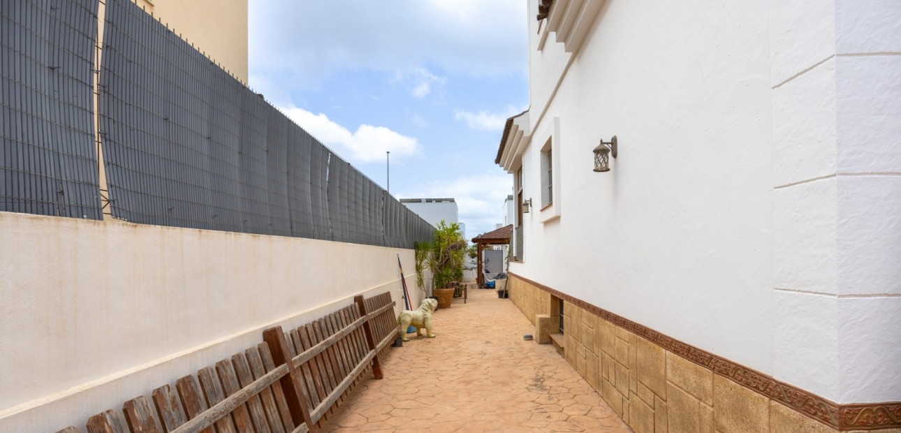 Herverkoop - Detached Villa -
Los Montesinos - La herrada