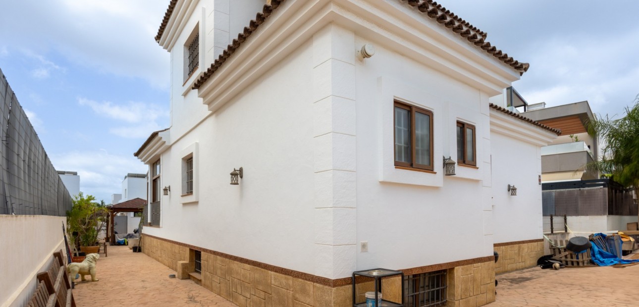 Herverkoop - Detached Villa -
Los Montesinos - La herrada