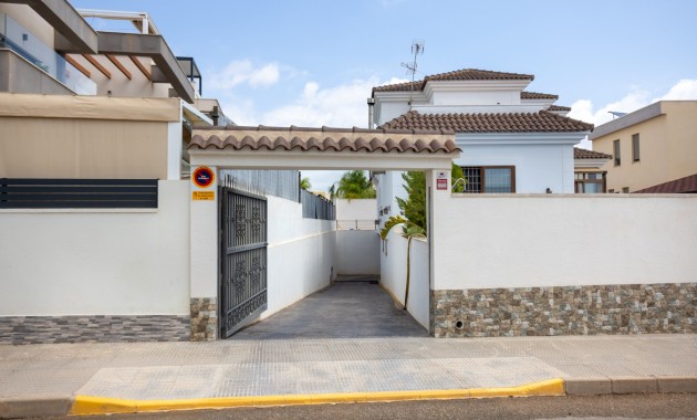 Herverkoop - Detached Villa -
Los Montesinos - La herrada