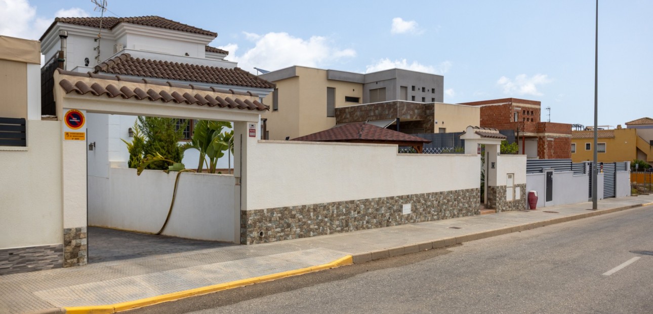 Herverkoop - Detached Villa -
Los Montesinos - La herrada