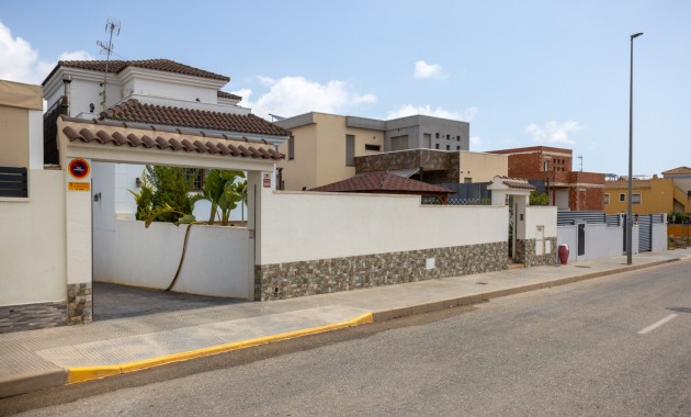 Herverkoop - Detached Villa -
Los Montesinos - La herrada