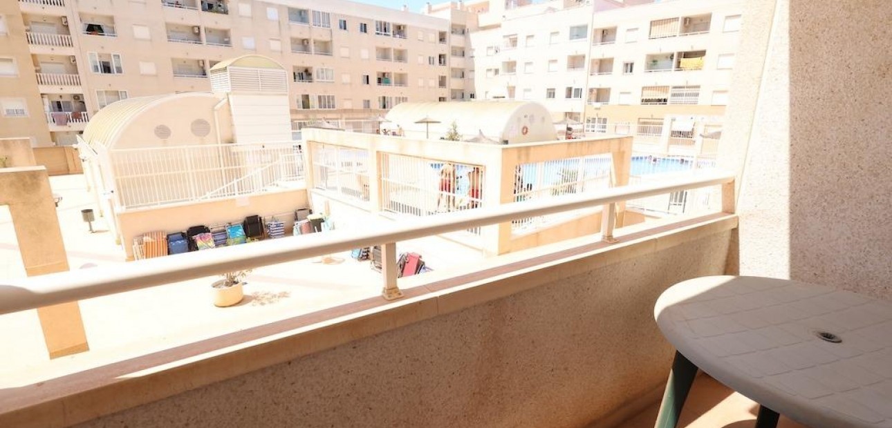 Sale - Apartment / flat -
Torrevieja - Playa de los locos