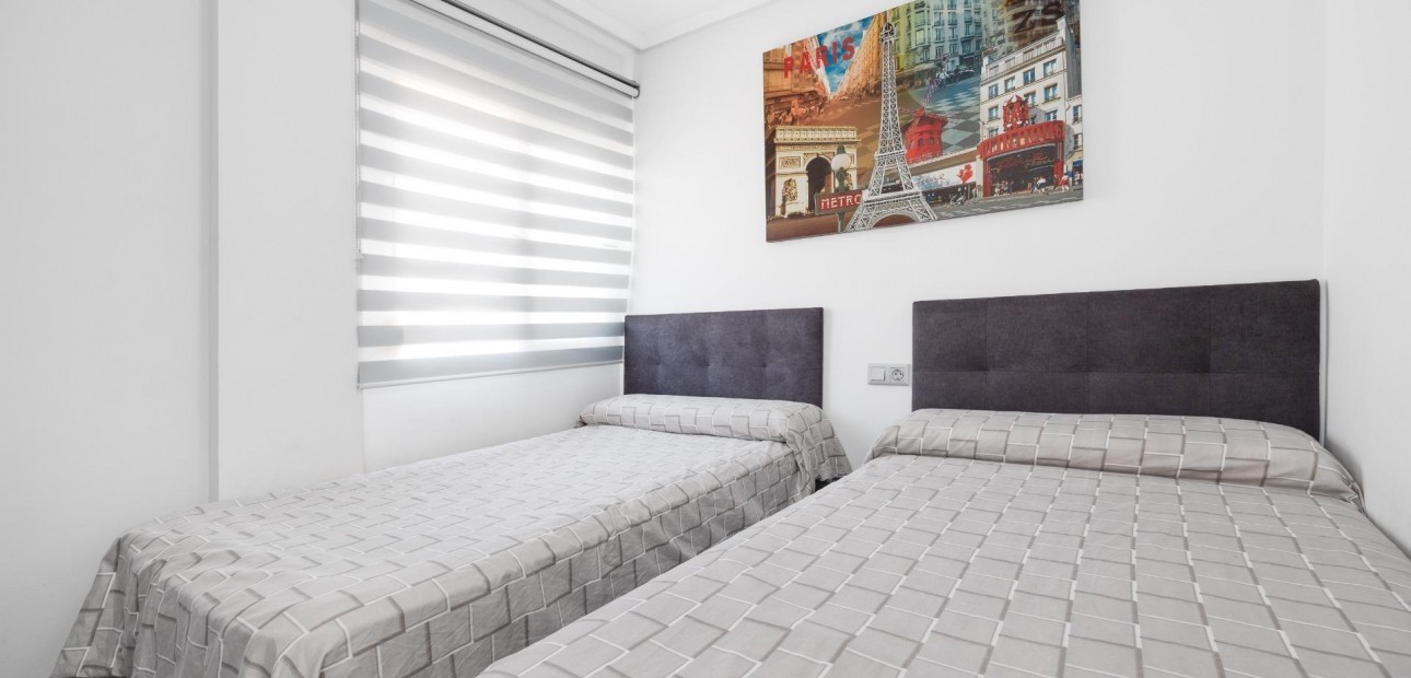 Herverkoop - Bungalow -
Torrevieja - Centro