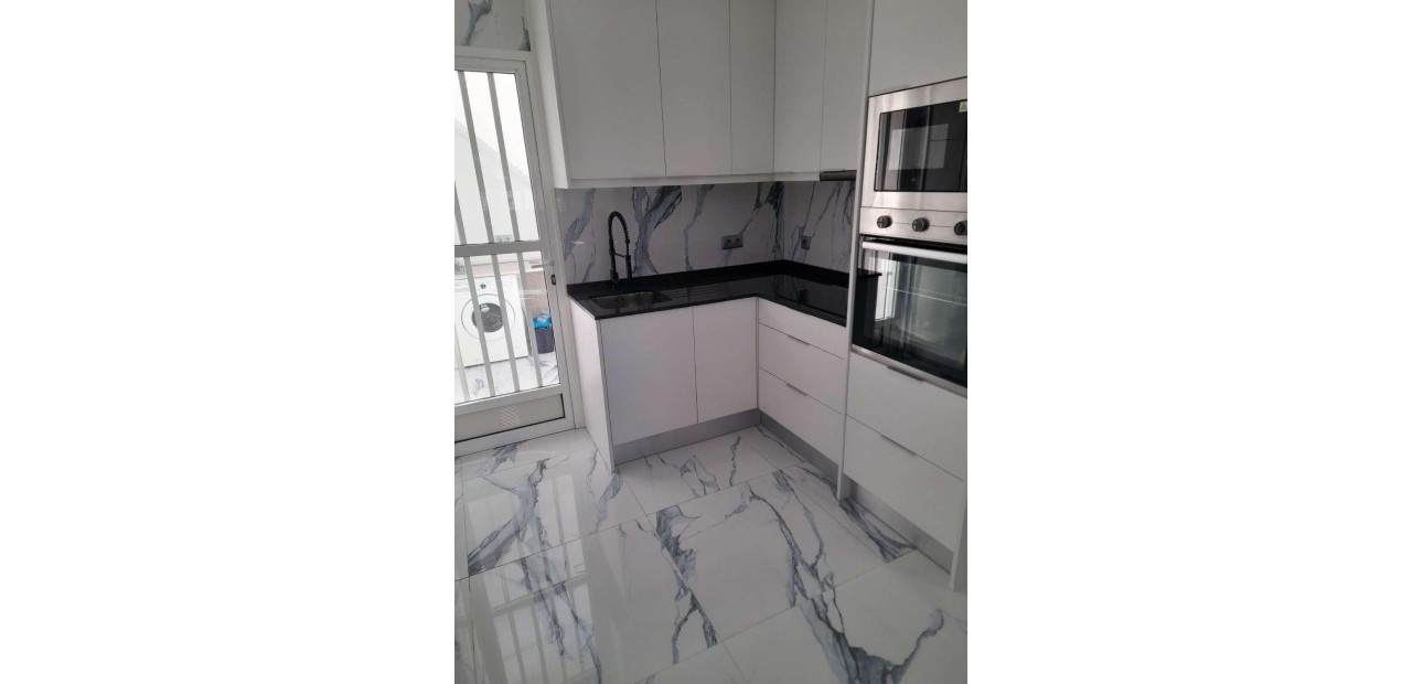 Herverkoop - Villa -
Torrevieja - La Siesta - El Salado - Torreta