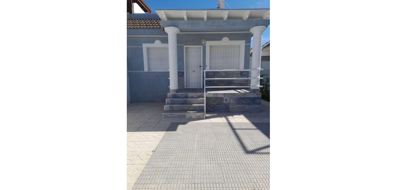 Herverkoop - Villa -
Torrevieja - La Siesta - El Salado - Torreta