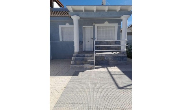 Herverkoop - Villa -
Torrevieja - La Siesta - El Salado - Torreta