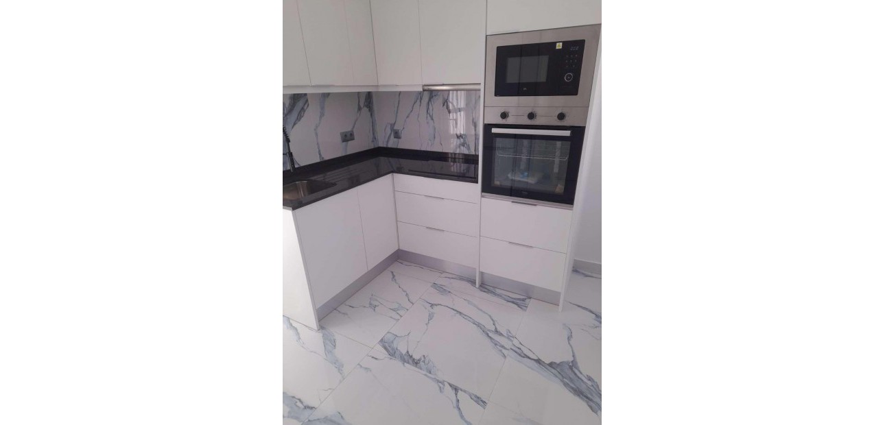Herverkoop - Villa -
Torrevieja - La Siesta - El Salado - Torreta