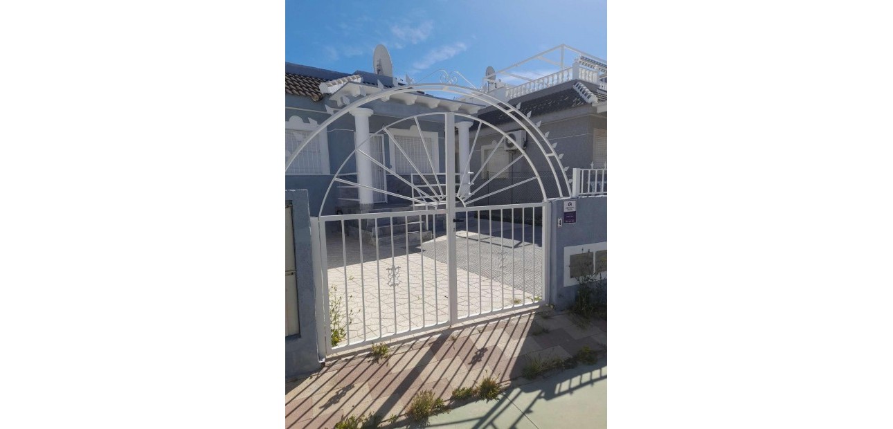 Herverkoop - Villa -
Torrevieja - La Siesta - El Salado - Torreta