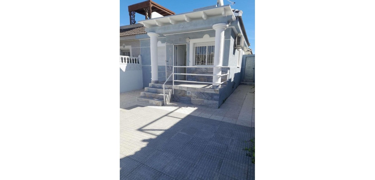 Herverkoop - Villa -
Torrevieja - La Siesta - El Salado - Torreta