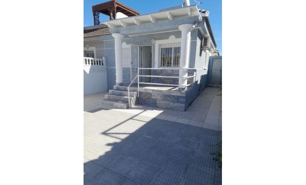 Herverkoop - Villa -
Torrevieja - La Siesta - El Salado - Torreta