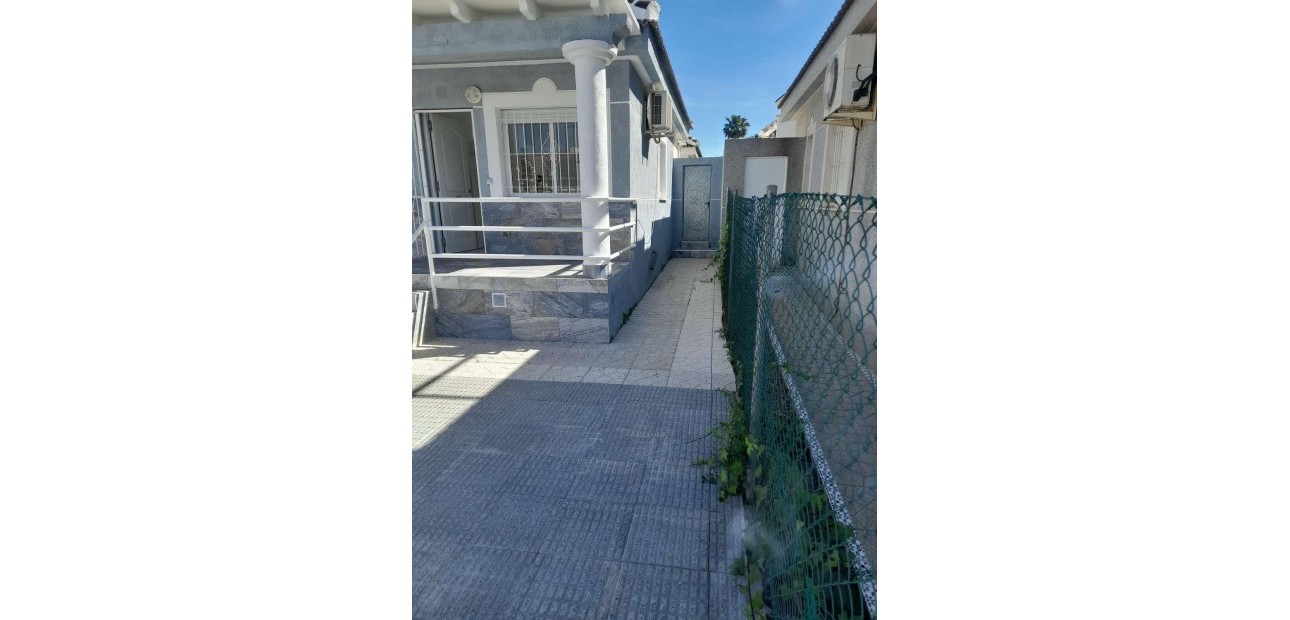 Herverkoop - Villa -
Torrevieja - La Siesta - El Salado - Torreta