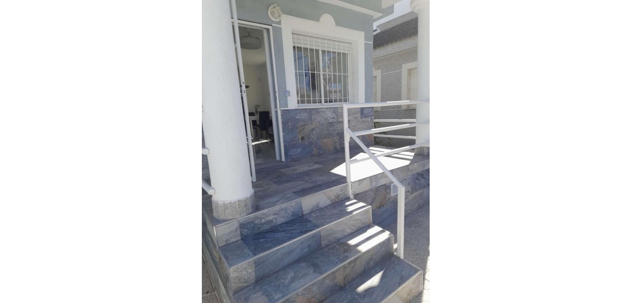 Herverkoop - Villa -
Torrevieja - La Siesta - El Salado - Torreta