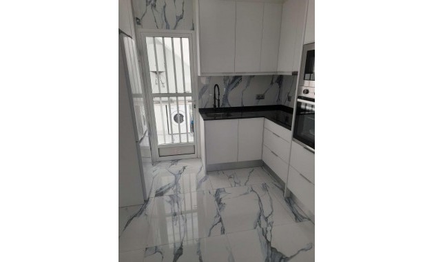 Herverkoop - Villa -
Torrevieja - La Siesta - El Salado - Torreta