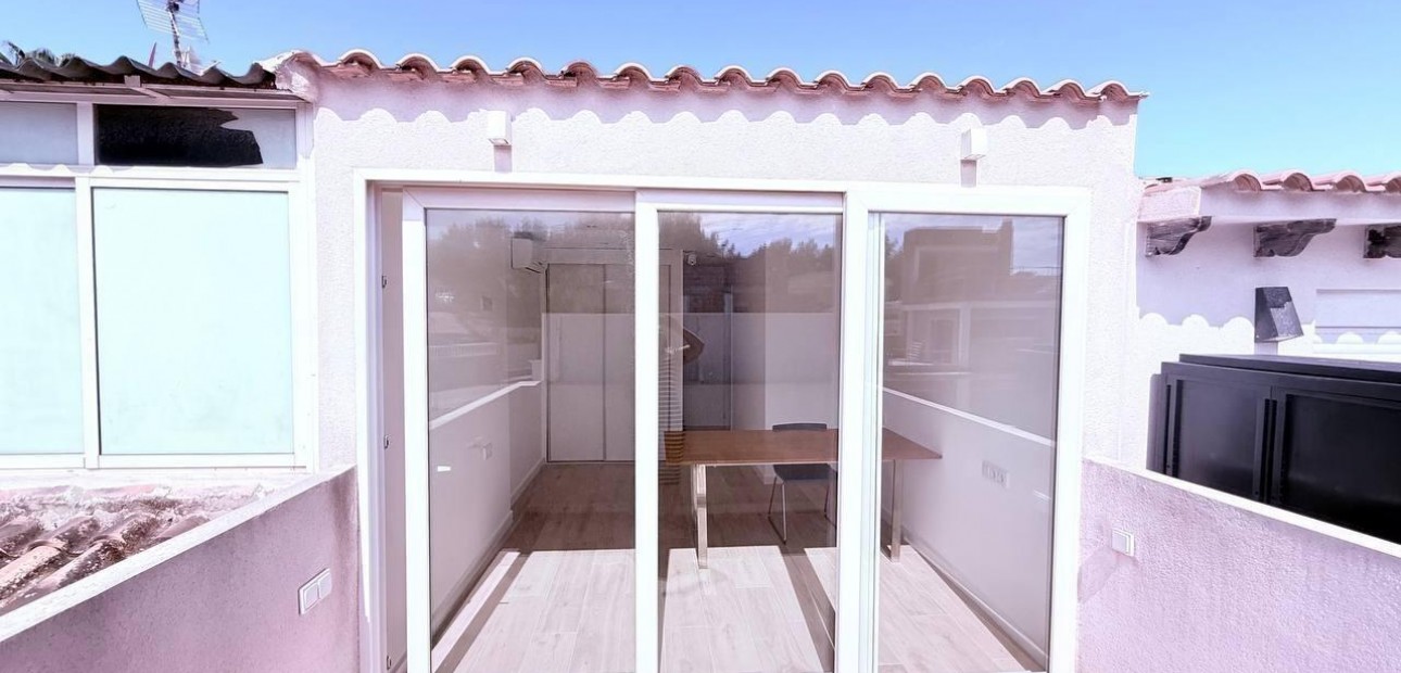 Herverkoop - Terraced house -
Orihuela Costa - Las Filipinas