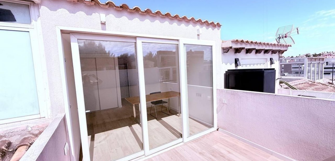 Herverkoop - Terraced house -
Orihuela Costa - Las Filipinas