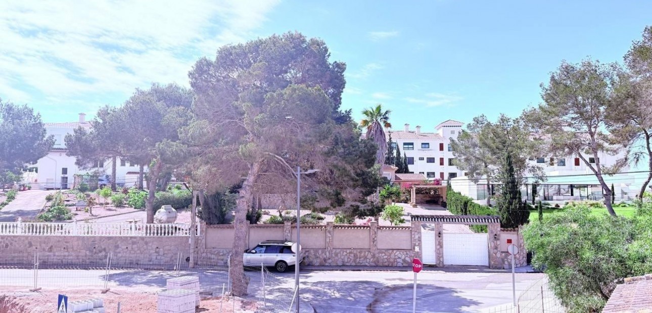 Herverkoop - Terraced house -
Orihuela Costa - Las Filipinas